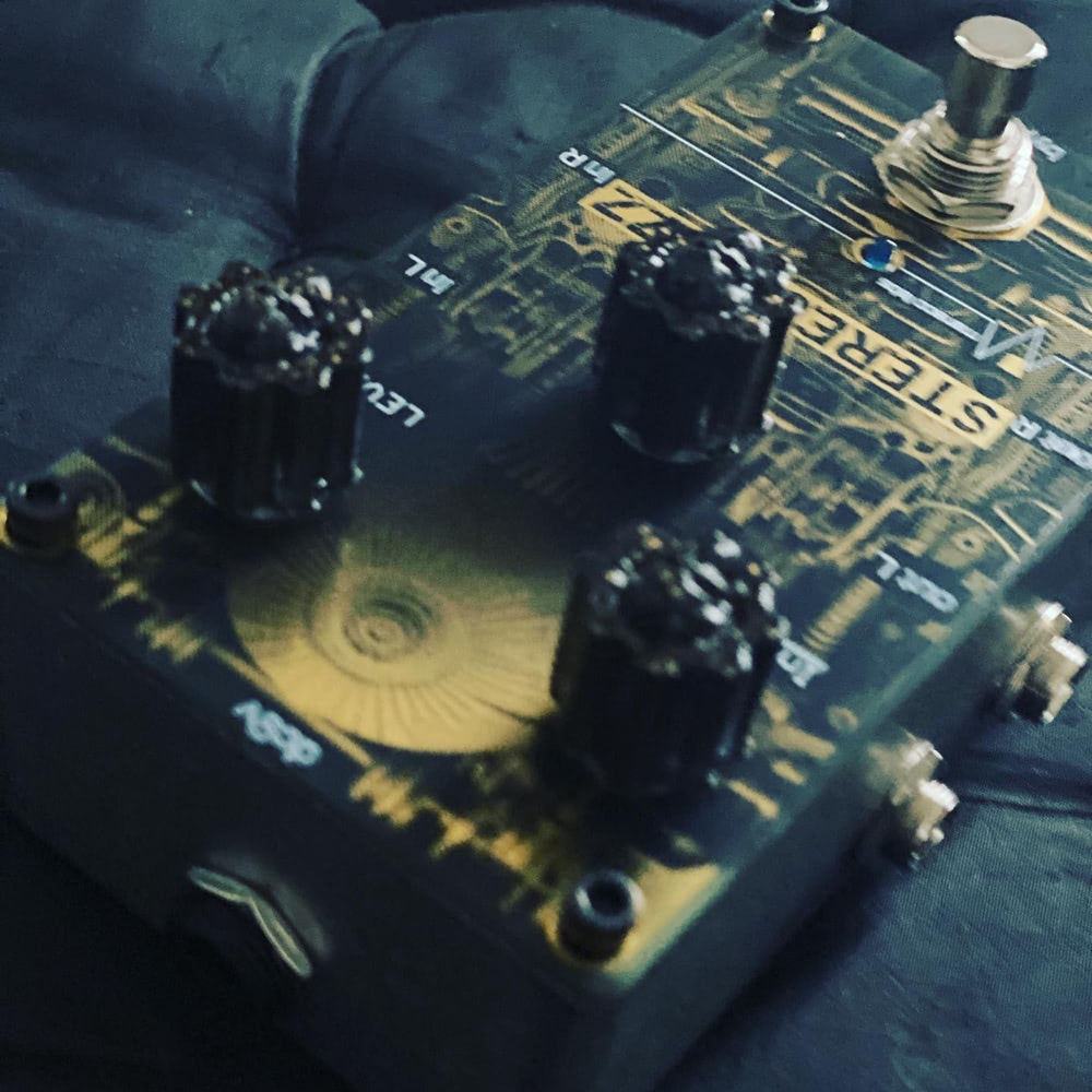 MANECO LABS STEREO FUZZ PEDAL