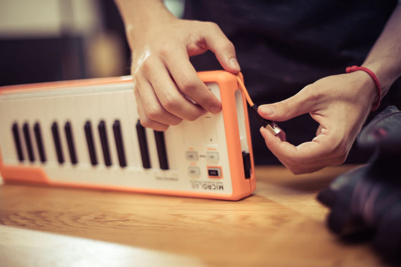 ARTURIA MICROLAB MIDI KEYBOARD : BLUE