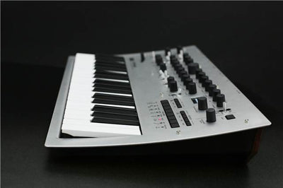KORG MINILOGUE