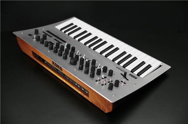 KORG MINILOGUE
